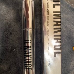 SOLD IL Makiage concealer 2.5